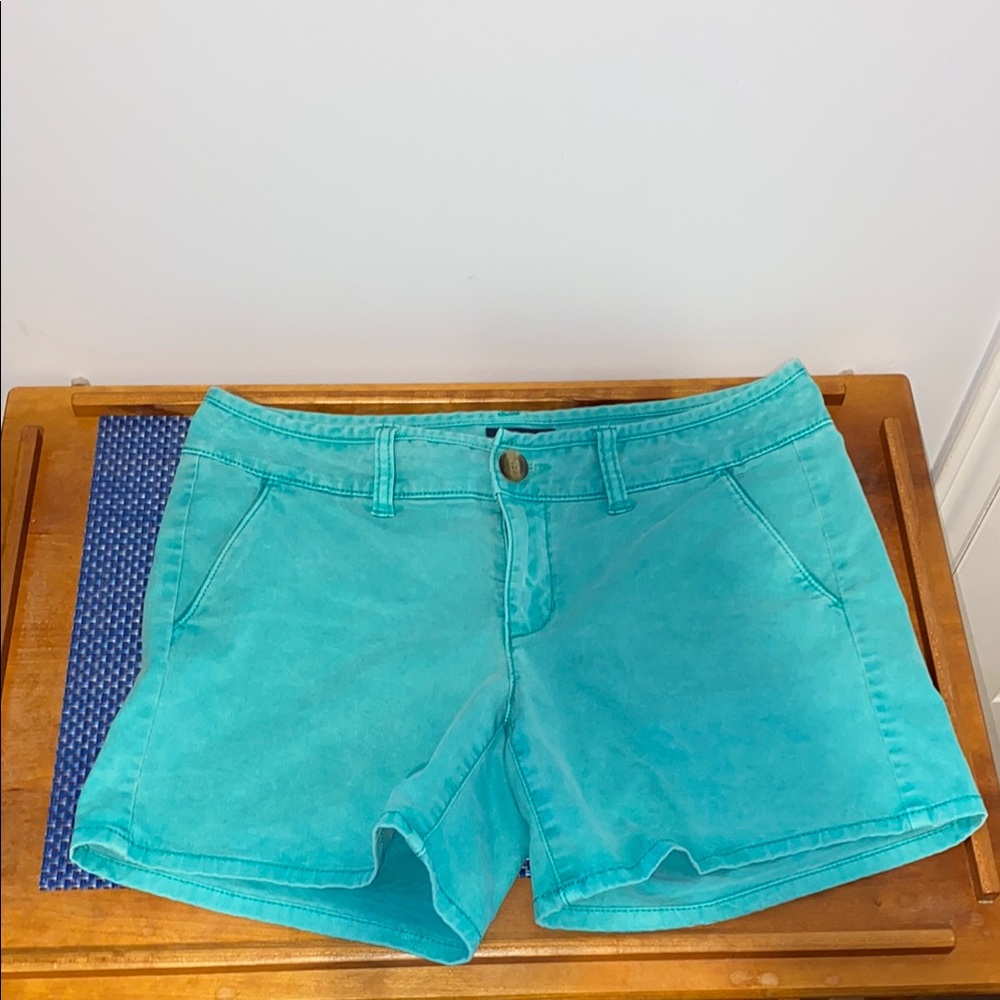 American Eagle Outfitters midi shorts, sz. 4, garment dyed green